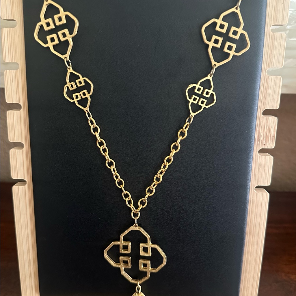 Elegant Gold Celtic Knot Necklace Jewelry